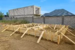 Строительство дома «Сагымжан» 38 м² в Талгаре, 2026: опалубка ленточного фундамента из СИП-технологии HotWell.kz