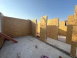 Дом «Марк» 130 м², пос. Алатау, 2026: собранные стены и перегородки первого этажа из СИП-панелей, внутренний вид планировки