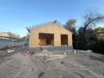 Дом «Марк» 130 м², пос. Алатау, 2026: вид на стропильную систему крыши изнутри