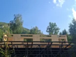 Комплекс «Медеу», 2026: каркас кровли и стены ресторана из СИП-панелей на свайно-металлическом основании в горах Медеу