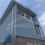 Проект дома «К-60» из СИП-панелей, 60 м² — двухэтажный дом с синим сайдингом и панорамными окнами | HotWell.KZ