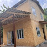 Проект дома «Х-97» из СИП-панелей, 97 м² — двухэтажный строящийся дом из сип-панелей с террасой под навесом | HotWell.KZ