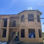 Проект дома «А-217» из СИП-панелей, 217 м² — двухэтажный дом на этапе строительства с эркером и вальмовой крышей | HotWell.KZ