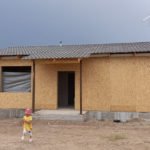 Проект дома «В-107» из СИП-панелей, 107 м² — одноэтажный дом на этапе строительства с вальмовой крышей | HotWell.KZ