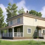 Проект дома «Ш-154» из СИП-панелей, 154 м² — двухэтажный дом с сайдингом и просторной крытой террасой с перилами | HotWell.KZ
