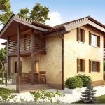 Проект дома «Д-172ББ» из СИП-панелей, 172 м² — двухэтажный дом с жёлтой штукатуркой, деревянные ставни, терраса и балкон | HotWell.KZ