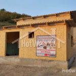 Проект дома «Ю-33» из СИП-панелей, 33 м² — небольшой одноэтажный дом из ОСБ-плит на стройплощадке | HotWell.KZ