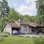 Проект дома «В-71» из СИП-панелей, 71 м² — одноэтажный дом с серым сайдингом, навесом для автомобиля и крытой террасой | HotWell.KZ