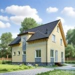 Проект дома «З-160» из СИП-панелей, 160 м² — дом с мансардой с жёлтым фасадом, каменным цоколем и тёмной двускатной крышей | HotWell.KZ