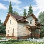 Проект дома «К-171ВВ» из СИП-панелей, 171 м² — дом с мансардой, бежевый сайдинг и кирпичный цоколь, крытое крыльцо с террасой | HotWell.KZ