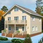 Проект дома «К-362» из СИП-панелей, 362 м² — двухэтажный дом с мансардой, светлый сайдинг, балкон и крытая терраса | HotWell.KZ