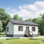 Проект дома «К-48» из СИП-панелей, 48 м² — одноэтажный дом со светлым сайдингом, каменный цоколь и крыльцо | HotWell.KZ