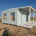 Проект дома «К-40ББ» из СИП-панелей, 40 м² — одноэтажный модульный дом мятного цвета с крытой террасой | HotWell.KZ