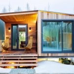 Проект дома «С-40» из СИП-панелей, 40 м² — одноэтажный дом с деревянным фасадом, панорамными окнами и террасой | HotWell.KZ