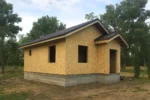 Баня «Антеплево», 49 м², 1 этаж, в черновой отделке: коробка из СИП-панелей OSB-3, двускатная кровля из металлочерепицы, проёмы без окон и дверей