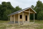 Баня «Х-60», 60 м², 1 этаж, в черновой отделке: коробка из СИП-панелей OSB-3, двускатная кровля из металлочерепицы, проёмы без окон и дверей
