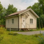 Проект бани «Л-45» из СИП-панелей, 45 м² — одноэтажная баня с бежевым фасадом, коричневой крышей и крыльцом | HotWell.KZ