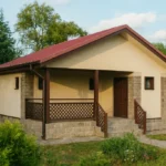 Проект бани «Л-72» из СИП-панелей, 72 м² — одноэтажная баня с бежевым фасадом, коричневой крышей и крытым крыльцом | HotWell.KZ