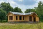 Баня «М-174», 174 м², 1 этаж, в черновой отделке: коробка из СИП-панелей OSB-3, двускатная кровля из металлочерепицы, проёмы без окон и дверей