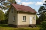 Проект бани «М-87» из СИП-панелей, 87 м² — двухэтажная баня с бежевым фасадом и коричневой крышей | HotWell.KZ