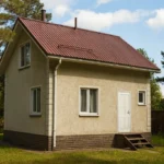 Проект бани «М-87» из СИП-панелей, 87 м² — двухэтажная баня с бежевым фасадом и коричневой крышей | HotWell.KZ