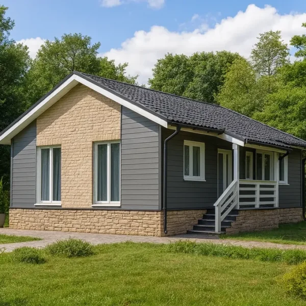 Проект дома «А-100П» из СИП-панелей, 100 м² — одноэтажный дом с серым фасадом, черной крышей и крытым крыльцом | HotWell.KZ