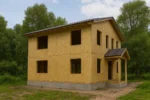 Дом «А-161», 161 м², 2 этажа, в черновой отделке: коробка из СИП-панелей OSB-3, двускатная кровля из металлочерепицы, проёмы без окон и дверей, в проёмах видны сосновые балки перекрытия
