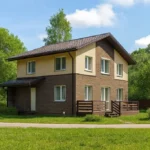 Проект дома «Б-150» из СИП-панелей, 150 м² — двухэтажный дом с коричневым фасадом, черной крышей и террасой | HotWell.KZ