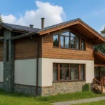 Проект дома «Б-160» из СИП-панелей, 160 м² — двухэтажный дом с деревянным фасадом, серой крышей и крытым крыльцом | HotWell.KZ