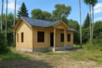 Дом «Б-84Б», 84 м², 1,5 этажа, в черновой отделке: коробка из СИП-панелей OSB-3, двускатная кровля из металлочерепицы, проёмы без окон и дверей, в проёмах видны сосновые балки перекрытия