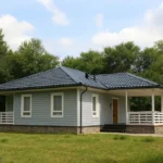 Проект дома «Ч-75Б» из СИП-панелей, 75 м² — одноэтажный дом с серым фасадом, синей крышей и террасой | HotWell.KZ