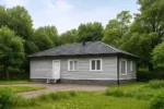 Проект дома «Д-126Б» из СИП-панелей, 126 м² — одноэтажный дом с серым сайдингом и черной крышей | HotWell.KZ