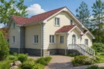 Проект дома «Д-319» из СИП-панелей, 319 м² — двухэтажный дом с бежевым фасадом, красной крышей и крыльцом | HotWell.KZ