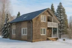 Проект дома «Ф-180» из СИП-панелей, 180 м² — двухэтажный дом с кирпичным фасадом, синей крышей и балконом | HotWell.KZ