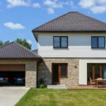 Проект дома «Г-240» из СИП-панелей, 240 м² — двухэтажный дом с каменным фасадом, коричневой крышей и гаражом | HotWell.KZ