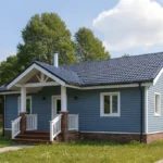 Проект дома «Х-75» из СИП-панелей, 75 м² — одноэтажный дом с синим сайдингом, синей крышей и крытым крыльцом | HotWell.KZ