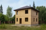 Дом «И-124», 124 м², 2 этажа, в черновой отделке: коробка из СИП-панелей OSB-3, вальмовая кровля из металлочерепицы, проёмы без окон и дверей, в проёмах видны сосновые балки перекрытия