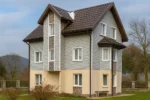 Проект дома «К-209» из СИП-панелей, 209 м² — двухэтажный дом с серым сайдингом, коричневой крышей и каменной отделкой | HotWell.KZ