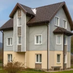 Проект дома «К-209» из СИП-панелей, 209 м² — двухэтажный дом с серым сайдингом, коричневой крышей и каменной отделкой | HotWell.KZ