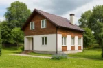 Проект дома «Л-180» из СИП-панелей, 180 м² — двухэтажный дом с белым фасадом, коричневым сайдингом и коричневой крышей | HotWell.KZ