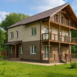 Проект дома «Л-426» из СИП-панелей, 426 м² — двухэтажный дом с бежевым фасадом, коричневой крышей и балконом | HotWell.KZ