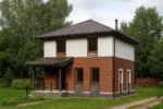 Проект дома «М-112Г» из СИП-панелей, 112 м² — двухэтажный дом с кирпичным фасадом, коричневой крышей и крытым крыльцом | HotWell.KZ