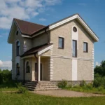 Проект дома «М-127» из СИП-панелей, 127 м² — двухэтажный дом с бежевым фасадом, коричневой крышей и крыльцом | HotWell.KZ