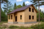 Дом «М-152Б», 152 м², 1.5 этажа, в черновой отделке: коробка из СИП-панелей OSB-3, двускатная кровля из металлочерепицы, проёмы без окон и дверей, в проёмах видны сосновые балки перекрытия