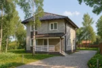 Проект дома «М-158» из СИП-панелей, 158 м² — двухэтажный дом с серым фасадом, коричневой крышей и крытым крыльцом | HotWell.KZ