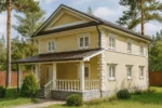 Проект дома «М-189Б» из СИП-панелей, 189 м² — двухэтажный дом с бежевым фасадом, коричневой крышей и крытым крыльцом | HotWell.KZ