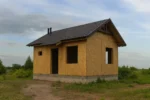 Дом «М-48», 48 м², 1 этаж, в черновой отделке: коробка из СИП-панелей OSB-3, двускатная кровля из металлочерепицы, проёмы без окон и дверей