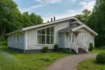 Проект дома «Н-198» из СИП-панелей, 198 м² — одноэтажный дом с серым фасадом, серой крышей и панорамными окнами | HotWell.KZ