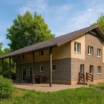 Проект дома «О-288» из СИП-панелей, 288 м² — двухэтажный дом с бежевым фасадом, коричневой крышей и террасой | HotWell.KZ