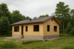 Дом «П-102», 102 м², 1 этаж, в черновой отделке: коробка из СИП-панелей OSB-3, двускатная кровля из металлочерепицы, проёмы без окон и дверей